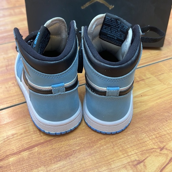 Jordan 1 Retro High OG - Picture 5 of 12